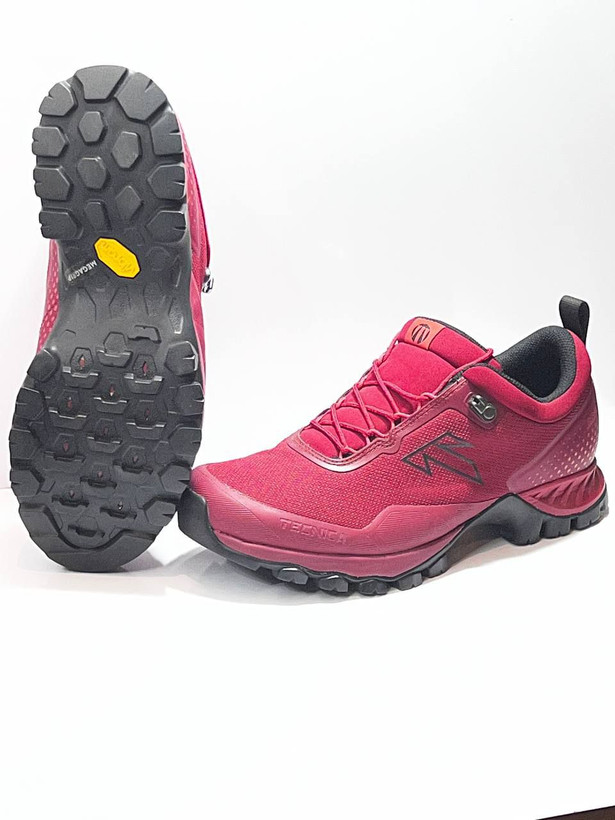 نمای زیره ویبرام (Vibram) زرد رنگ کفش تکنیکا ماگما