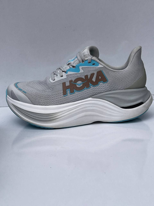 کفش هوکا باندی ۸ طوسی مدل Hoka Bondi 8 نمای کناری