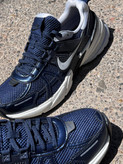“خرید نایکی وی تو کی ران (Nike V2K Run) اصلی، کفش پیادهروی و روزمره اورجینال”