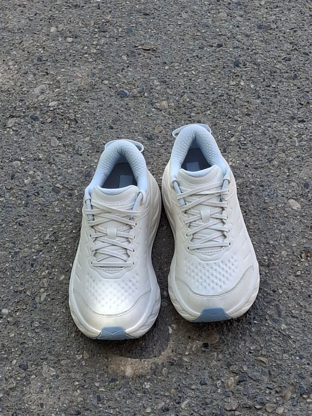 خرید کفش اورجینال هوکا بوندی ۸ سفید | HOKA Bondi 8 White با حداکثر راحتی و لژ طبی در آراد اسپرت