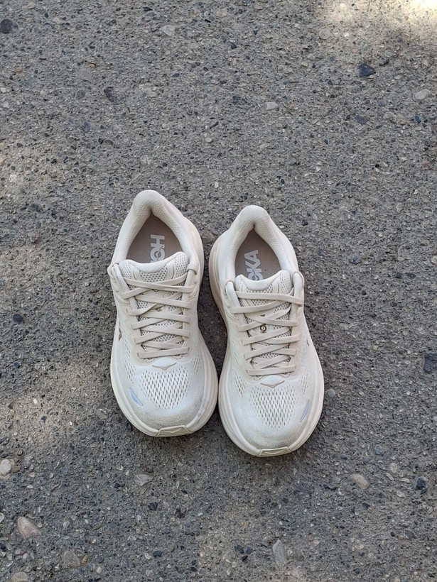 خرید کفش اورجینال هوکا بوندی ۹ سفید | HOKA Bondi 9 White با حداکثر راحتی و لژ طبی در آراد اسپرت