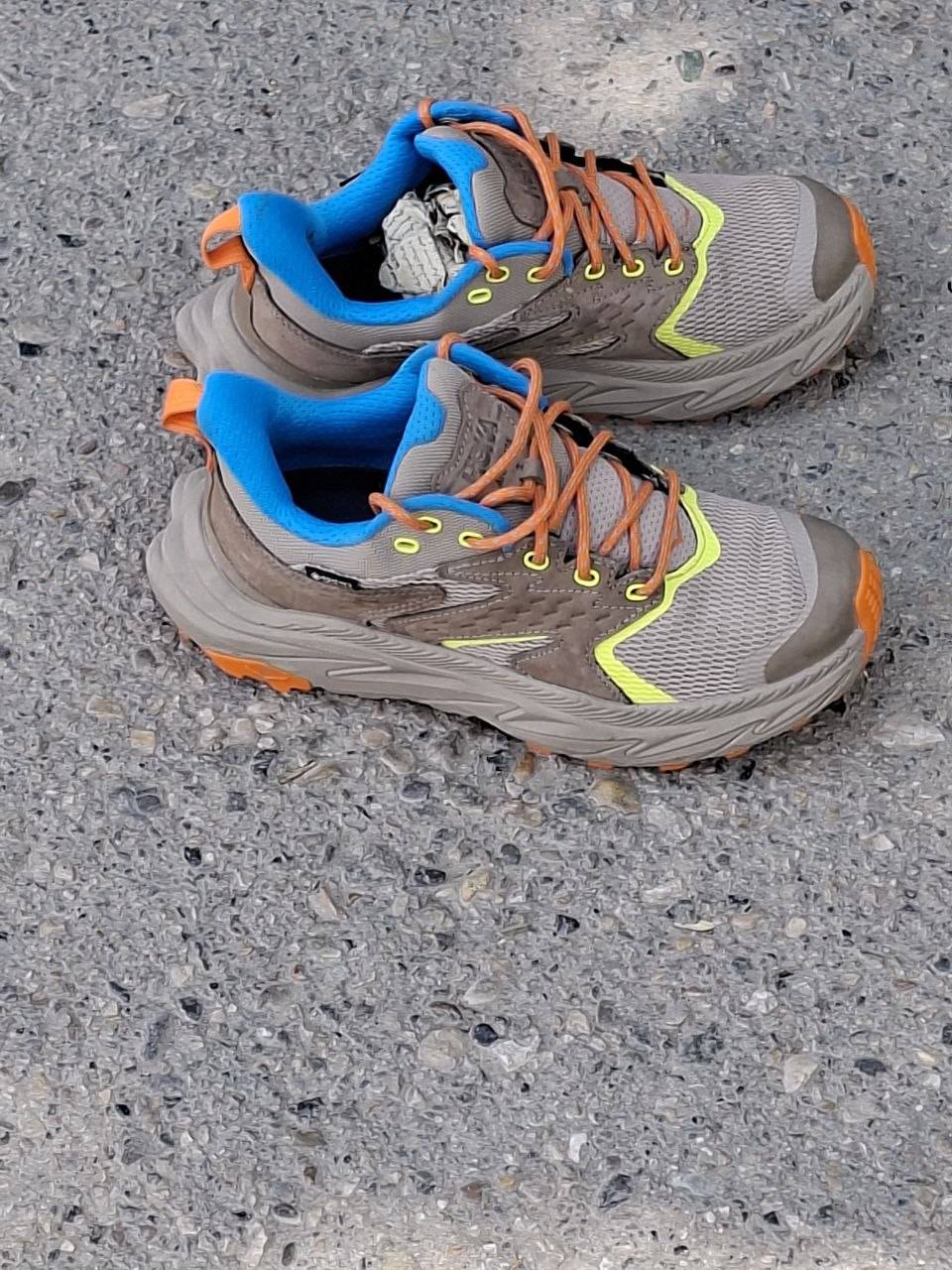 “خرید کفش پیاده‌روی اورجینال Hoka Anacapa Low GTX از آراد اسپرت، کفش تریل رانینگ ضد آب و راحت برای استفاده روزمره.”