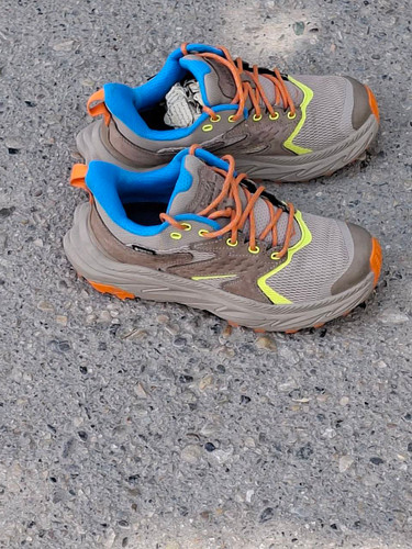 “خرید کفش پیادهروی اورجینال Hoka Anacapa Low GTX از آراد اسپرت، کفش تریل رانینگ ضد آب و راحت برای استفاده روزمره.”