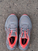 کتونی مردانه رانینگ اسیکس ASICS GEL طوسی مرجانی | رویه مش تنفسپذیر، کفی ژل، مناسب دویدن و پیادهروی سایز 42.5