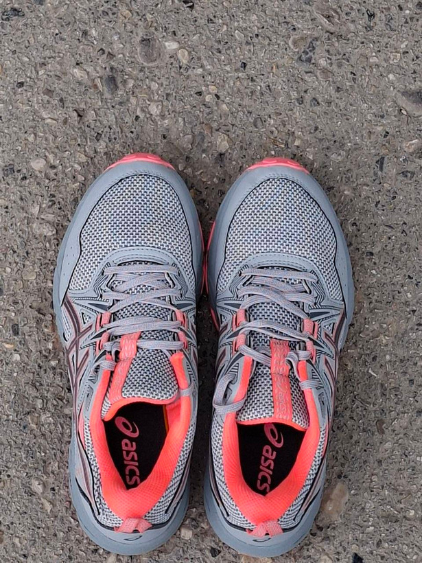کتونی مردانه رانینگ اسیکس ASICS GEL طوسی مرجانی | رویه مش تنفسپذیر، کفی ژل، مناسب دویدن و پیادهروی سایز 42.5
