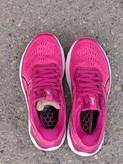 alt="کفش تخصصی دویدن اسیکس ASICS صورتی مجهز به ضربه گیر ژل و کفی آناتومیک"