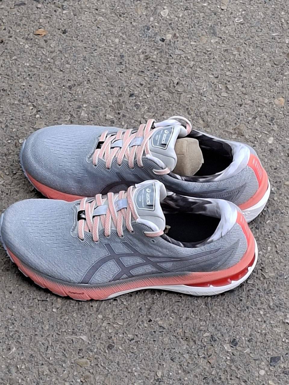 alt="کفش ورزشی زنانه اسیکس ASICS راحت مناسب درمان خار پاشنه و دیسک کمر شاهرود"