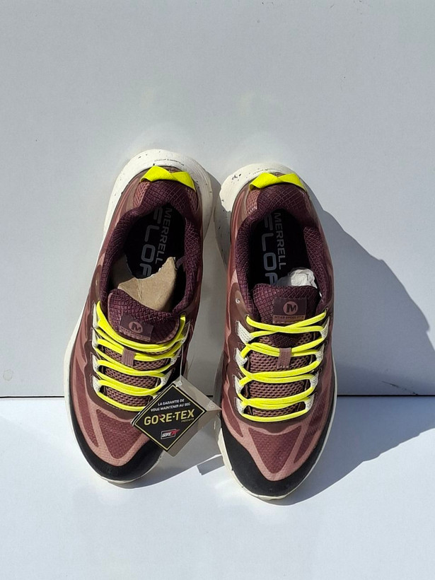 نمای لیبل اورجینال کفش Merrell زنانه مدل J067520 ساخت ویتنام