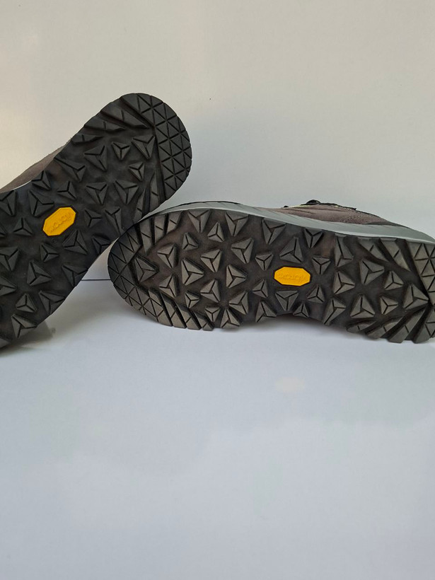 نیم بوت زنانه کوهنوردی لووا LOWA مدل GORE-TEX ضدآب مناسب طبیعت گردی